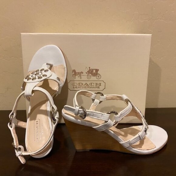 Coach  Harper Soft Calf Leather  Wedge  Thong Sandals  Studs  White Size 5M - Picture 1 of 15